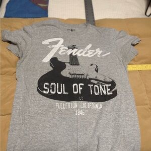 Fender Guitar Heather Gray T shirt. Men’s Medium